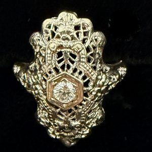 Art Deco White Gold Filigree Ring with Diamond